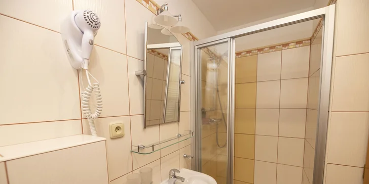 Aktívna dovolenka v Krkonošiach: rodinný penzión s raňajkami alebo polpenziou, wellness, zľava na športy