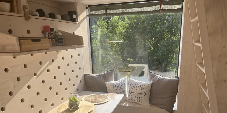 Pobyt v modernom a útulnom posede na Vysočine: vonkajšie ohnisko, kuchynka aj plnohodnotná kúpeľňa