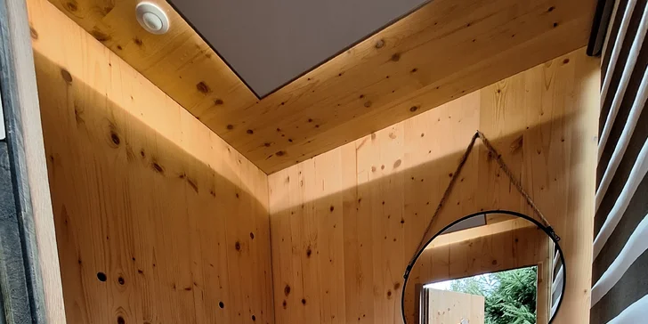 Pobyt v modernom a útulnom posede na Vysočine: vonkajšie ohnisko, kuchynka aj plnohodnotná kúpeľňa