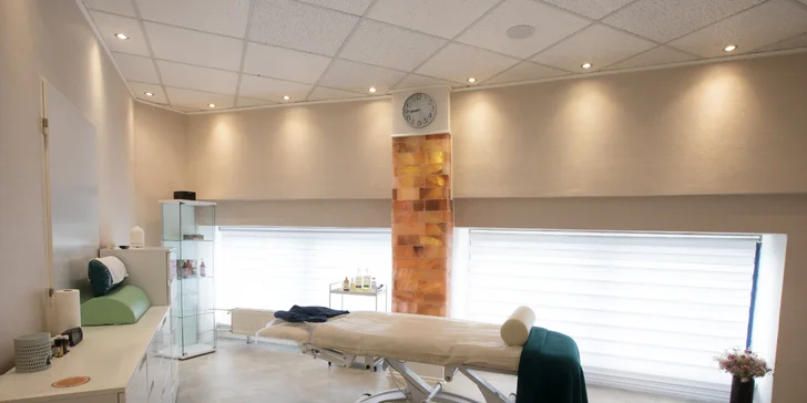 Masáže: klasická terapeutická, relaxačná pre tehotné ženy, reflexná masáž chodidiel či bankovanie