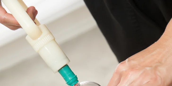 Masáže: klasická terapeutická, relaxačná pre tehotné ženy, reflexná masáž chodidiel či bankovanie