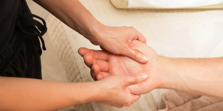 Masáže: klasická terapeutická, relaxačná pre tehotné ženy, reflexná masáž chodidiel či bankovanie