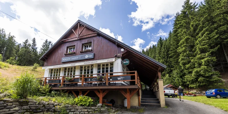 Penzión v obci Pec pod Sněžkou s raňajkami alebo polpenziou, saunou aj tenisom