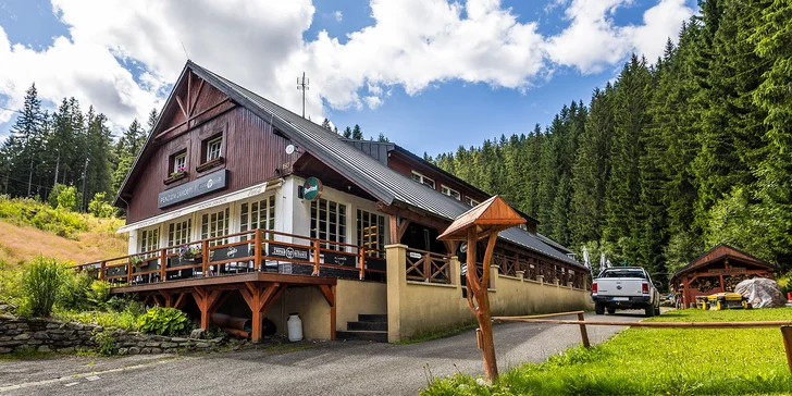 Penzión v obci Pec pod Sněžkou s raňajkami alebo polpenziou, saunou aj tenisom