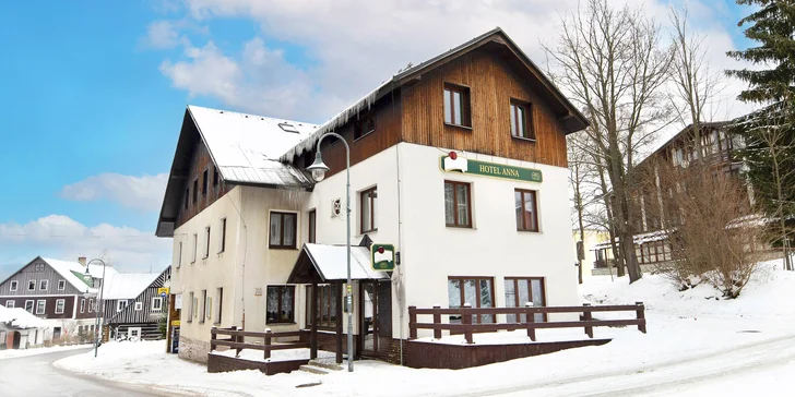 Pobyt v hoteli v centre Harrachova vrátane polpenzie aj špeciálna silvestrovská varianta