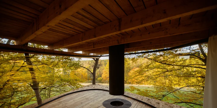 Romantika s výhľadom na ovčiu pastvinu: treehouse s krásnym krbom len pre vás dvoch