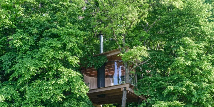 Romantika s výhľadom na ovčiu pastvinu: treehouse s krásnym krbom len pre vás dvoch
