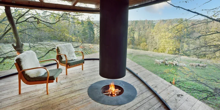 Romantika s výhľadom na ovčiu pastvinu: treehouse s krásnym krbom len pre vás dvoch