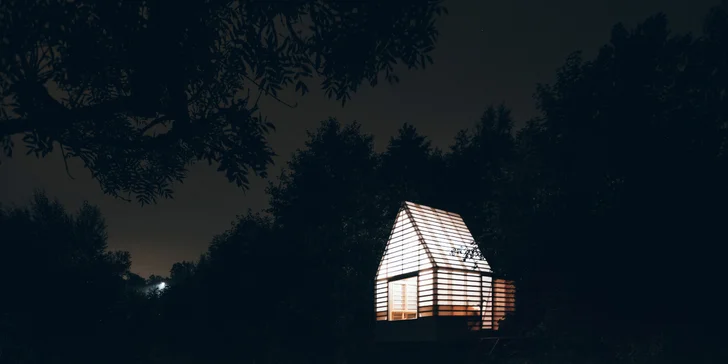 Romantika ako trám: útulňa so saunou na brehu Jizery