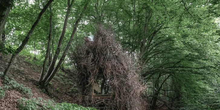 Romantický úkryt: obytná sauna Rošťák ukrytá v lese pri potoku