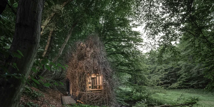 Romantický úkryt: obytná sauna Rošťák ukrytá v lese pri potoku