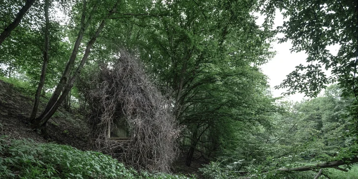 Romantický úkryt: obytná sauna Rošťák ukrytá v lese pri potoku