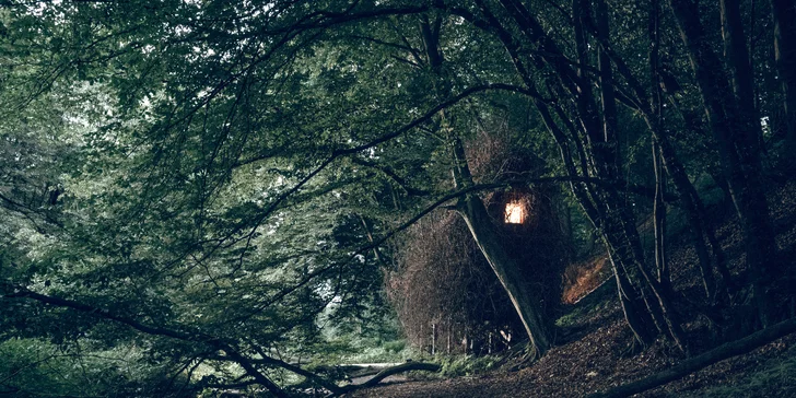 Romantický úkryt: obytná sauna Rošťák ukrytá v lese pri potoku