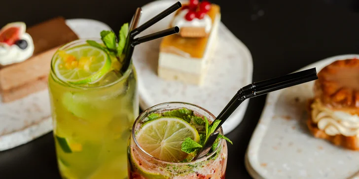 Zahrejte sa a zamaškrťte si vo dvojici: horúca čokoláda alebo káva s koláčom a ovocná limonáda k tomu