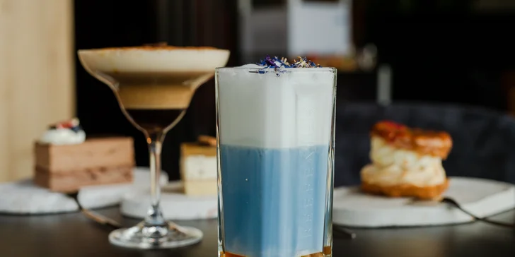 Zahrejte sa a zamaškrťte si vo dvojici: horúca čokoláda alebo káva s koláčom a ovocná limonáda k tomu