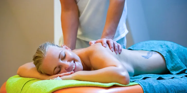 Klasická párová kokosová masáž s jedlým kokosovým olejom