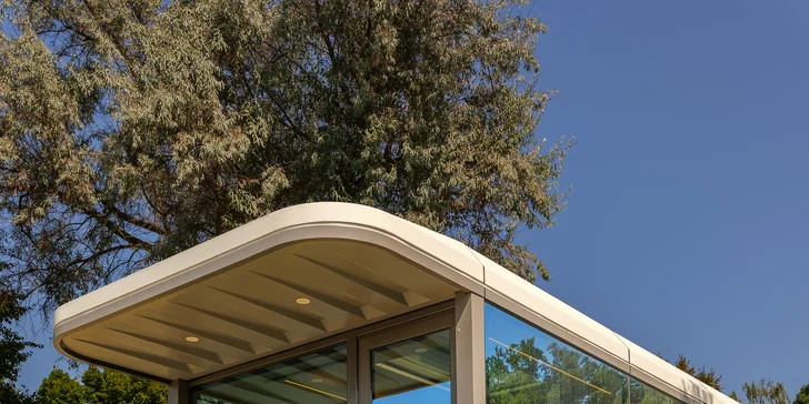 Netradičný pobyt na Zemplíne: kapsulový dom s wellness a možnosťou stravy