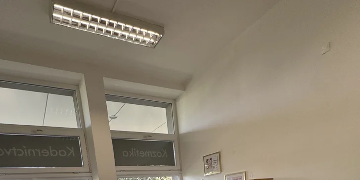 Pre krásny pohľad: laminácia obočia s farbením a formovaním