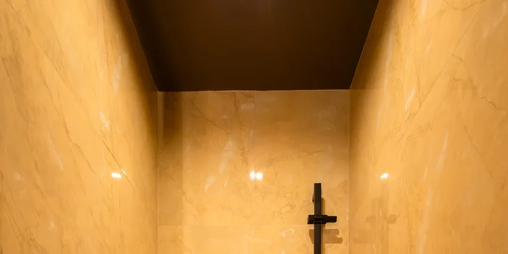 Relax vo vínnom kúpeli s občerstvením a pohárom vína pre 1 až 4 osoby