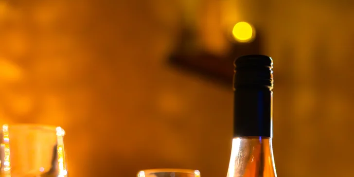 Relax vo vínnom kúpeli s občerstvením a pohárom vína pre 1 až 4 osoby