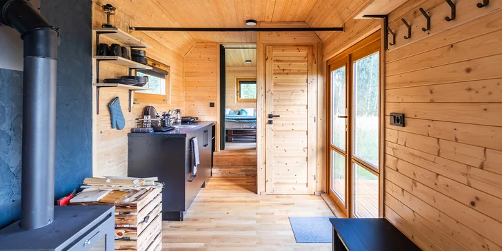 Za prírodou, pokojom a výhľadom na hviezdy: netradičný pobyt v maringotke na okraji Bŕd