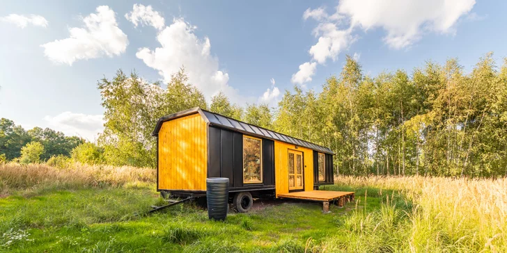 Za prírodou, pokojom a výhľadom na hviezdy: netradičný pobyt v maringotke na okraji Bŕd