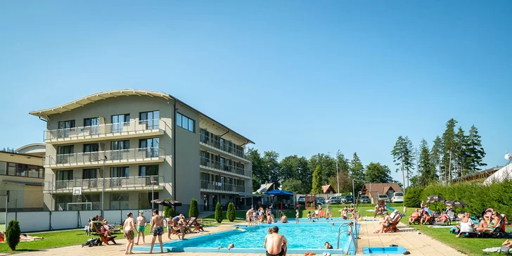 Pobyt v modernom 4* rezorte pri Oravskej priehrade: bazény, saunový svet aj množstvo športových aktivít