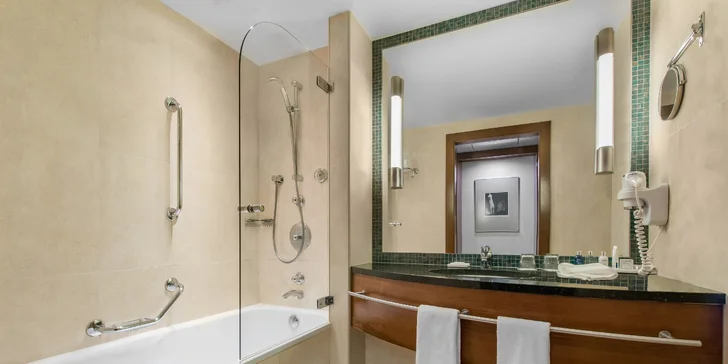 Spoznajte Wrocław: z pohodlia 5* hotela s raňajkami a saunou, 10 minút chôdze od hlavného námestia