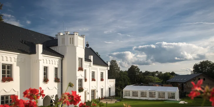 Romantický pobyt na zámku pri Havlíčkovom Brode: víno, raňajky aj degustačné menu