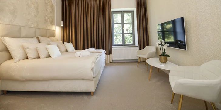 Romantický pobyt na zámku pri Havlíčkovom Brode: víno, raňajky aj degustačné menu