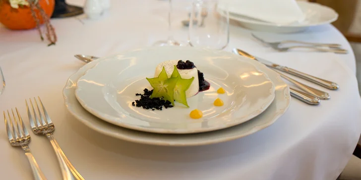 Romantický pobyt na zámku pri Havlíčkovom Brode: víno, raňajky aj degustačné menu