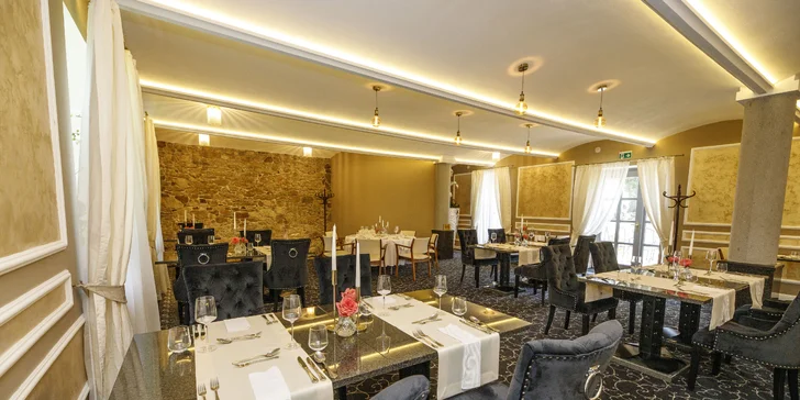 Romantický pobyt na zámku pri Havlíčkovom Brode: víno, raňajky aj degustačné menu