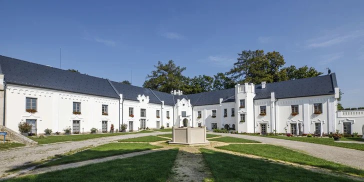 Romantický pobyt na zámku pri Havlíčkovom Brode: víno, raňajky aj degustačné menu