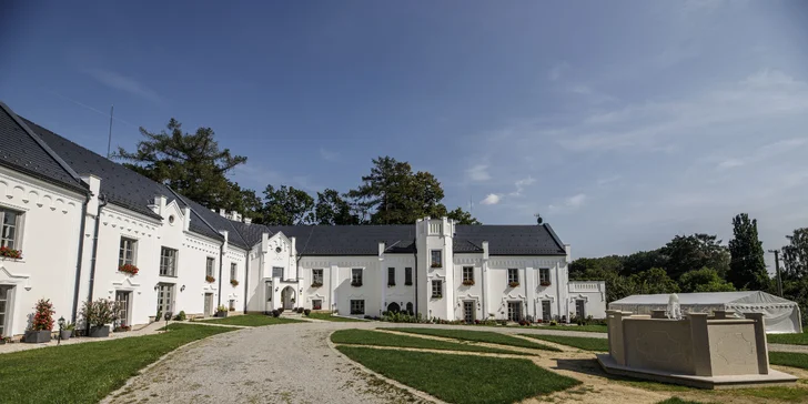 Romantický pobyt na zámku pri Havlíčkovom Brode: víno, raňajky aj degustačné menu