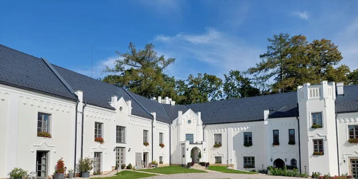 Romantický pobyt na zámku pri Havlíčkovom Brode: víno, raňajky aj degustačné menu