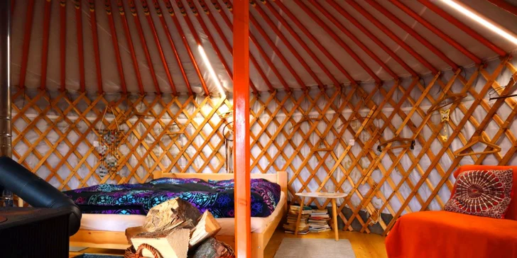 Netradičný relax v prírode pri Adršpachu: vybavená jurta so saunou pre pár aj rodinu