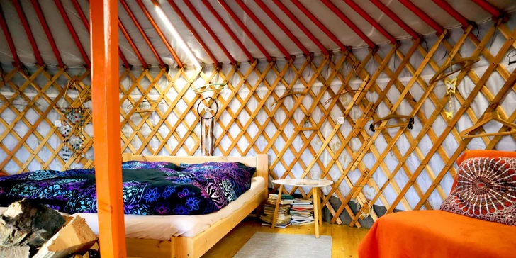Netradičný relax v prírode pri Adršpachu: vybavená jurta so saunou pre pár aj rodinu