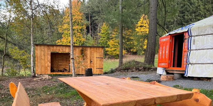 Netradičný relax v prírode pri Adršpachu: vybavená jurta so saunou pre pár aj rodinu