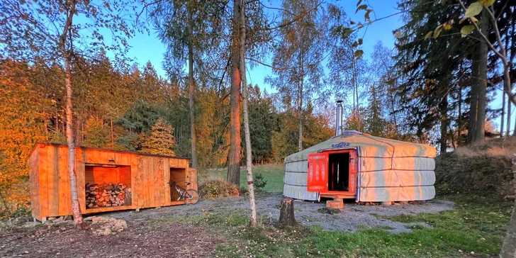 Netradičný relax v prírode pri Adršpachu: vybavená jurta so saunou pre pár aj rodinu