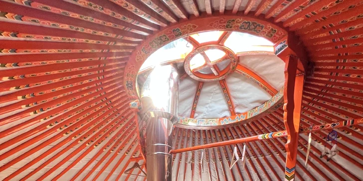 Netradičný relax v prírode pri Adršpachu: vybavená jurta so saunou pre pár aj rodinu