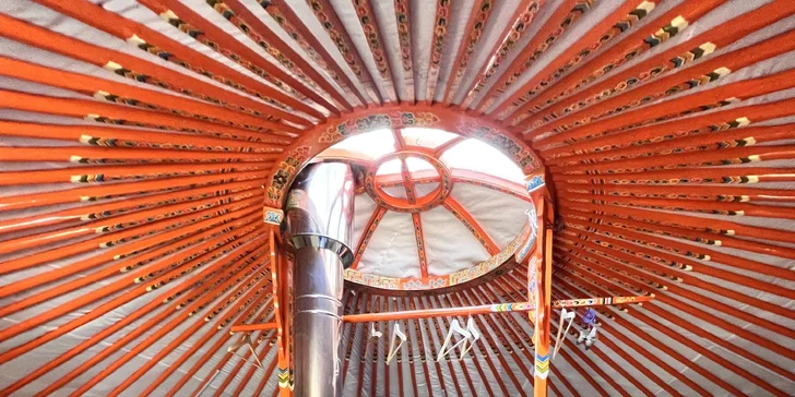 Netradičný relax v prírode pri Adršpachu: vybavená jurta so saunou pre pár aj rodinu