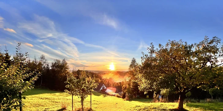 Netradičný relax v prírode pri Adršpachu: vybavená jurta so saunou pre pár aj rodinu