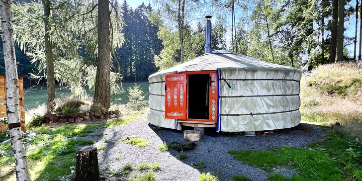 Netradičný relax v prírode pri Adršpachu: vybavená jurta so saunou pre pár aj rodinu