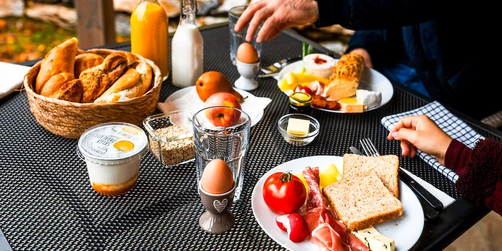 Luxusné chatky v Národnom parku Bükk: raňajkový box aj privátna vírivka