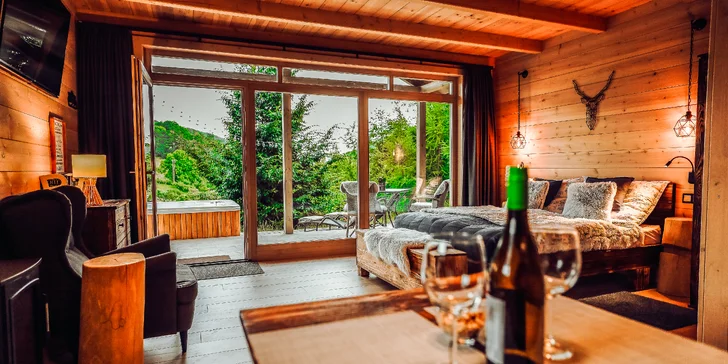 Luxusné chatky v Národnom parku Bükk: raňajkový box aj privátna vírivka