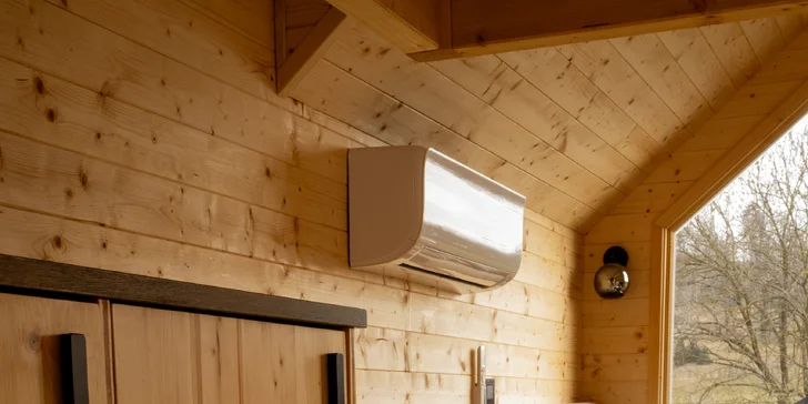 Romantický pobyt vo vybavenom tiny house na východe Čiech s kúpacou kaďou