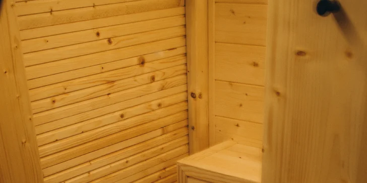 Romantický pobyt vo vybavenom tiny house na východe Čiech s kúpacou kaďou