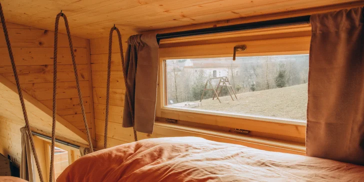 Romantický pobyt vo vybavenom tiny house na východe Čiech s kúpacou kaďou