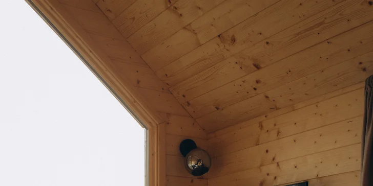 Romantický pobyt vo vybavenom tiny house na východe Čiech s kúpacou kaďou