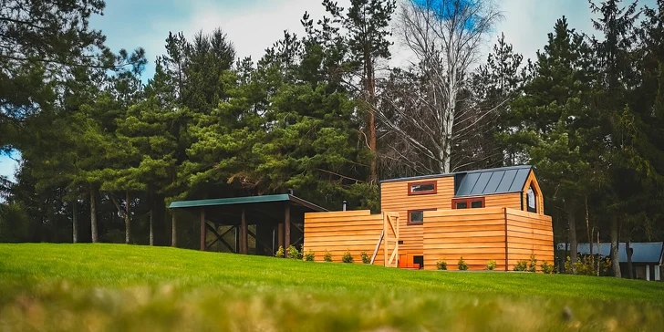 Romantický pobyt vo vybavenom tiny house na východe Čiech s kúpacou kaďou